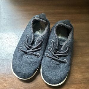 (Sm)Allbirds Black Sneakers Minimalist Design